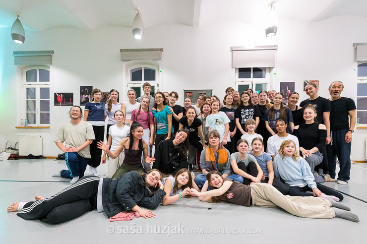 Group photo of participants and tutors (though not all!) @ Zimska plesna šola / Winter dance school, Maribor (Slovenia), 20/02 > 23/02/2026 <em>Photo: &copy; Saša Huzjak</em>