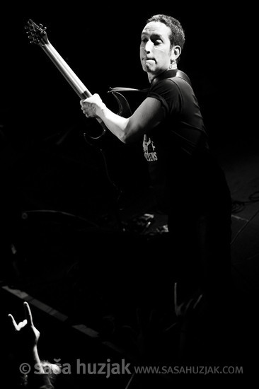 Neil Zaza (TM Stevens & Shocka Zooloo) @ ŠTUK, Maribor (Slovenia), 2013 <em>Photo: © Saša Huzjak</em>