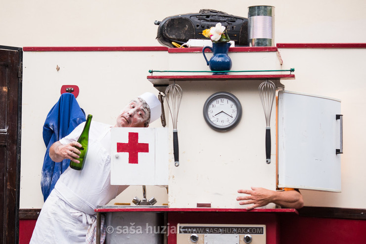 Kitchen / Kuhinja @ Street theatre, Festival Lent, Maribor (Slovenia), 2014 <em>Photo: © Saša Huzjak</em>