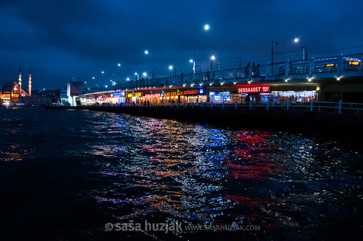 Galata bridge by night @ Istanbul, Turkey, 2013 <em>Photo: © Saša Huzjak</em>
